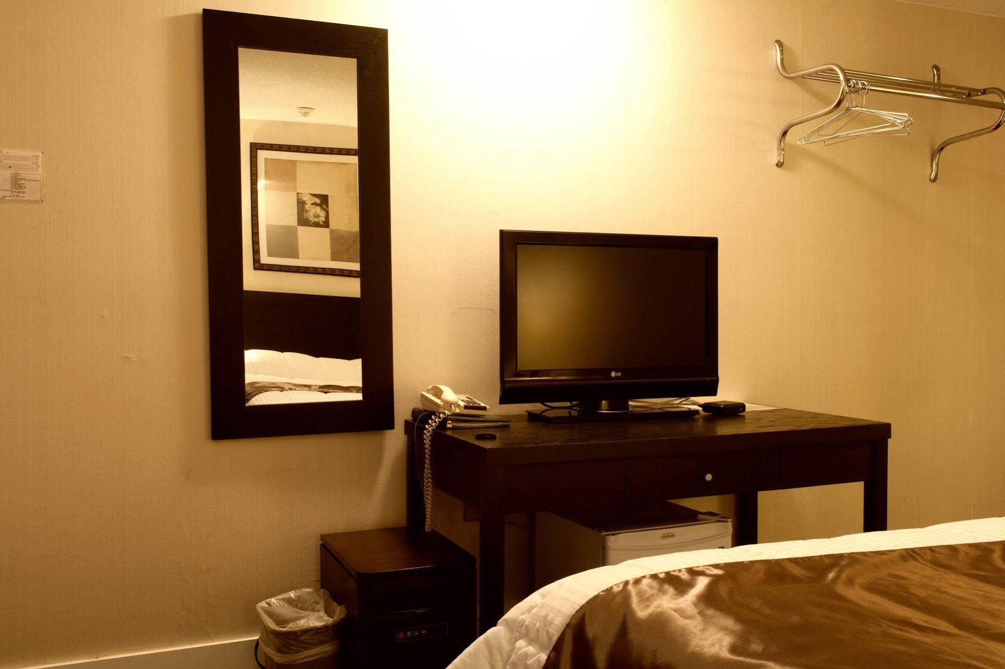 Hotel Moncton Kültér fotó